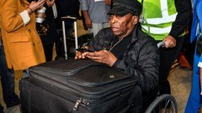 Pelé deberá someterse a remoción de cálculo en vías urinarias