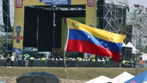 Pulso de poder en Venezuela con dos conciertos antes de la esperada ayuda