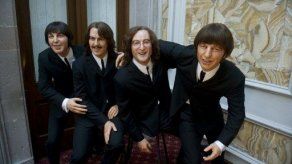 A subasta 20 fotos de los Beatles que estaban en álbum familiar
