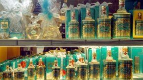 Médicos extraen un frasco de perfume del recto de un paciente en Honduras