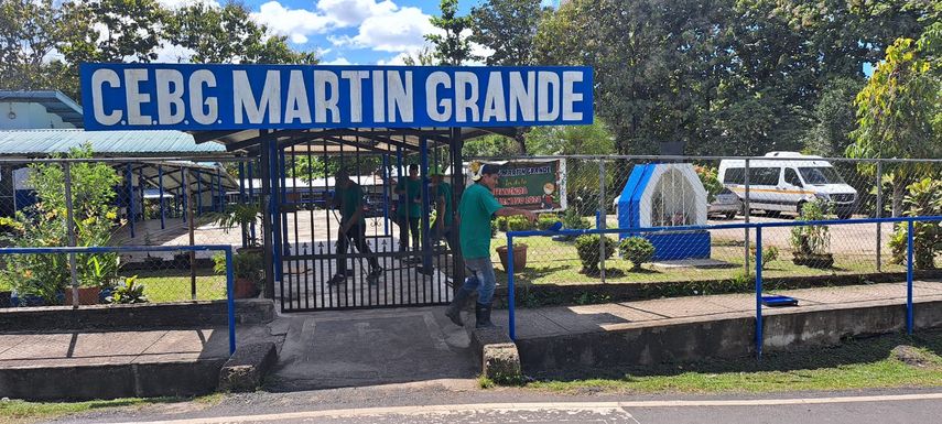 Privados de libertad contribuyen al mantenimiento de escuelas