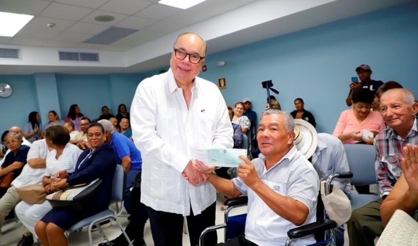 CSS entrega el pago de la prima de antigüedad a exfuncionarios de Coclé