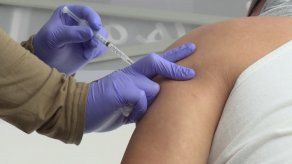 Recomiendan pausa en uso de vacuna de J&J en EEUU por temor a coágulos