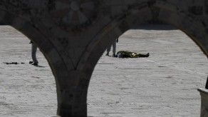 Dos policías y tres atacantes muertos en un tiroteo en Jerusalén
