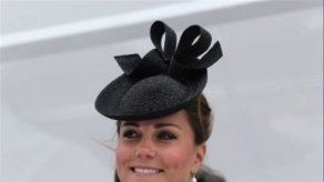 Duquesa de Cambridge acude a último acto en solitario antes de dar a luz