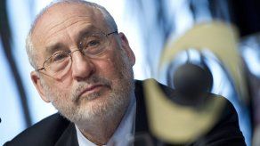 Stiglitz aboga por reestructuración de deudas tras pandemia