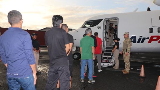 Migración deporta a 28 colombianos y expulsa