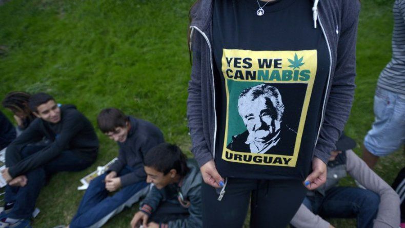 Mujica anuncia firma de reglamento de marihuana