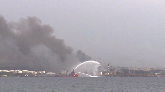 Bomberos declaran controlado el incendio de tanques de petróleo en Cuba