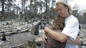 Continúan lucha contra incendios forestales en Florida