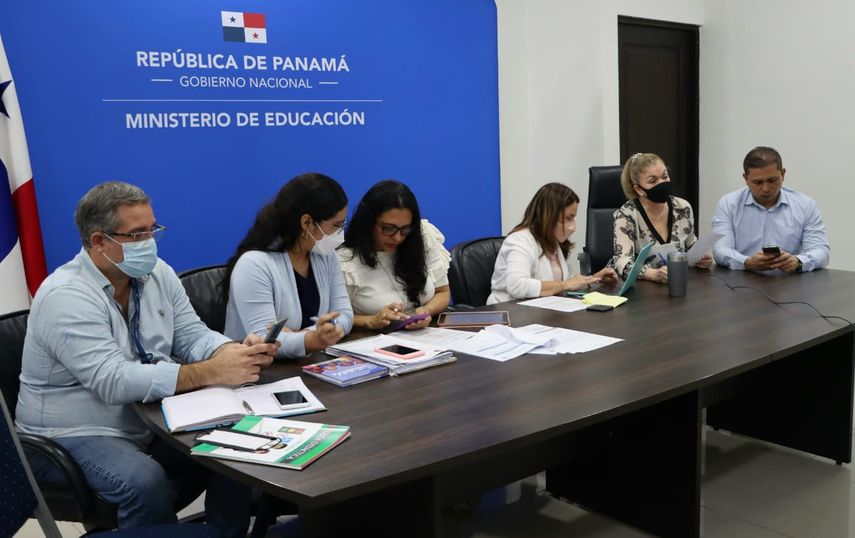 Meduca aborda el retorno a clases con padres de familia de la Escuela 24 de Diciembre