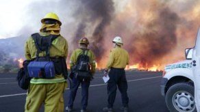 Incendio en California obliga a evacuar a más de 82.000 personas