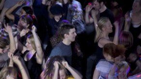 Trabajadores suecos toman receso para ir a bailar