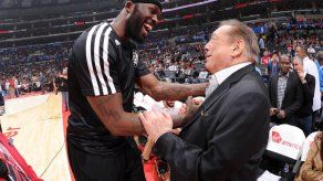 Obama califica de ignorante a dueño de Clippers por sus comentarios racistas