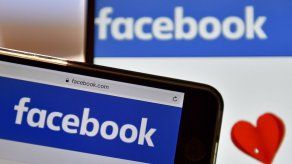 Piden a corte europea revisar política de datos de Facebook