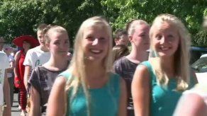 Más de mil personas iguales en un solo lugar: Fiesta masiva de gemelos