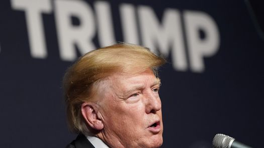 Mientras tanto, Donald Trump enfrenta un alud de problemas legales.