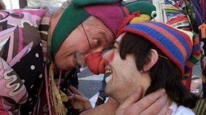 Patch Adams creará escuelas de medicina en EU y Africa