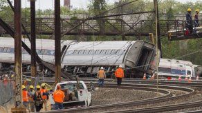 Accidente de tren en Filadelfia pudo deberse a exceso de velocidad