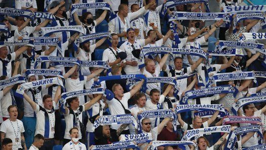 Fanáticos de FInlandia se contagiaron de COVID-19 en la Eurocopa 2020