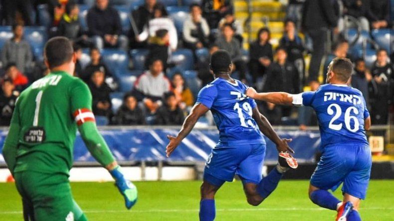 Armando Cooper volvió a marcar en Israel y le dio la victoria a su equipo