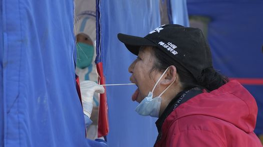 Según Zong Ming, vicealcalde de la ciudad, en 15 de los 16 distritos se eliminó la transmisión entre quienes no están en cuarentena.