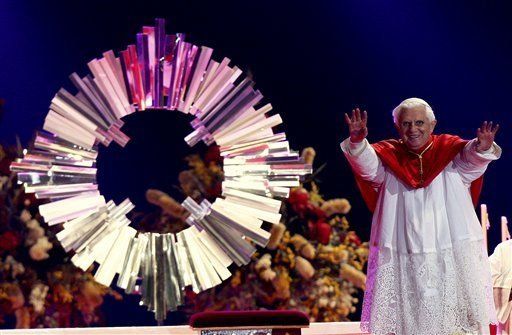 Benedicto XVI acepta renuncia de Lugo al obispado
