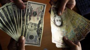 Venezuela: convocan cuarta subasta de dólares