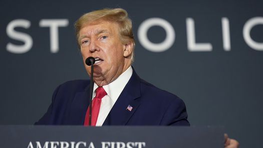 El primer esfuerzo de Biden para centrar la mira en Trump se produjo el 6 de enero de 2022.