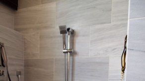 Construyen casas con suites especiales para perros