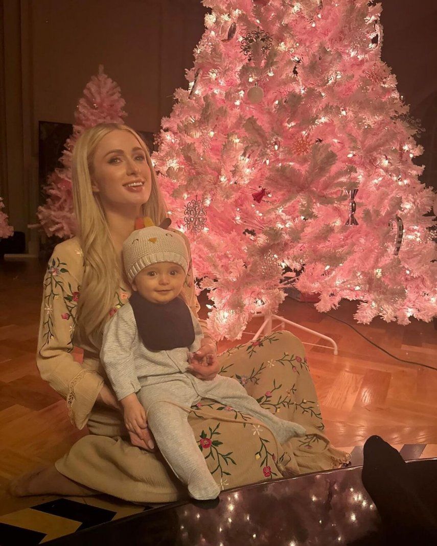 Paris Hilton le da la bienvenida a su hija por lo todo lo alto.