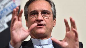 Director de medios del Vaticano dimite por carta manipulada