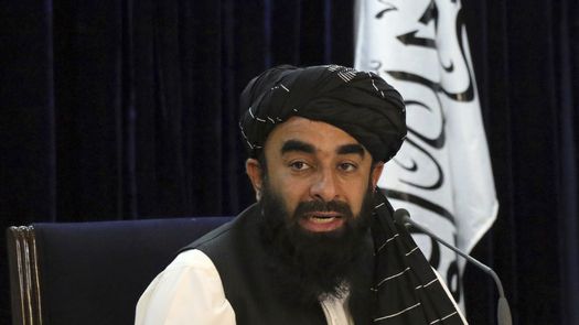 La advertencia siguió a informes afganos de que aviones paquistaníes realizaron bombardeos el viernes por la noche en las provincias afganas orientales de Khost y Kunar, matando a civiles.