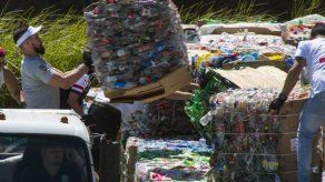 Costa Rica establece Récord Guinness por reciclaje de botellas plásticas