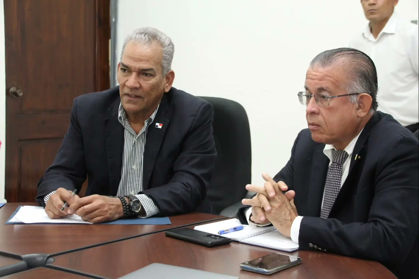 En foto ministro del MIDA Augusto Valderrama junto al Administrador de la ARAP Hamed Tuñón&nbsp;