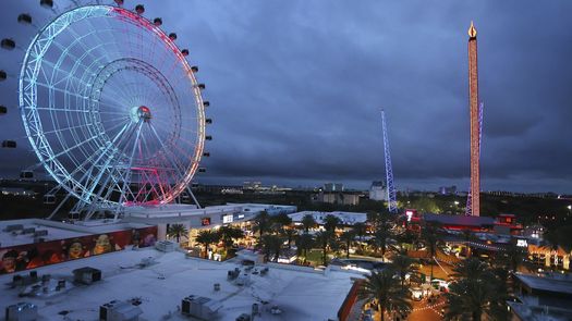La controversia ha rodeado el parque ubicado en Orlando desde que Tire Sampson, de Missouri, de 14 años, se cayó de la torre Free Fall y murió a principios de este año.