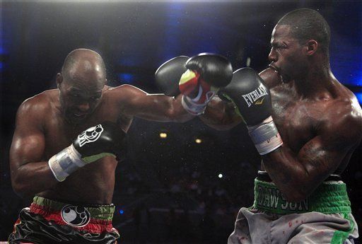 Dawson derrota a Hopkins y gana título de semipesados