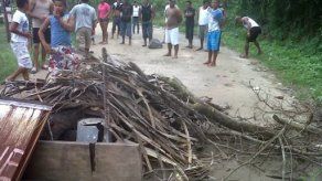 Moradores de Santa Clara protestan por orden de desalojo