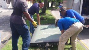 Remueven estructuras y anuncios publicitarios en Santa Elena