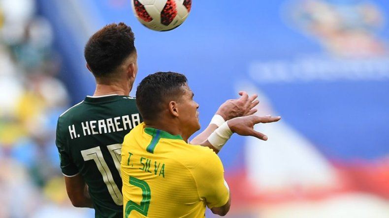 Entretiempo: Brasil y México empatan 0-0 en choque por octavos en Samara