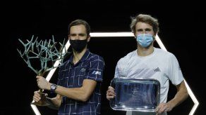 Medvedev se consagra en París tras domar a Zverev