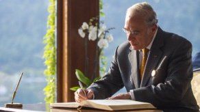 Gurría pide a BCE compre deuda para combatir crisis en Eurozona