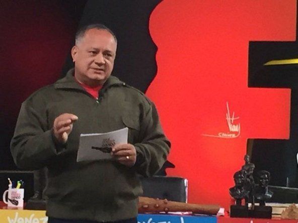 Aquí no se habla mal de Chávez, el cartel que propone líder chavista
