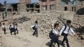 Mueren cuatro personas al estrellarse un helicóptero en Nepal