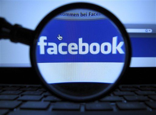 Mayoría de padres en EEUU controla a sus hijos en Facebook (estudio)