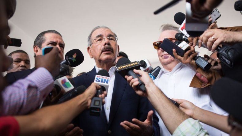 Canciller dominicano sale en defensa de Medina tras demanda de renuncia