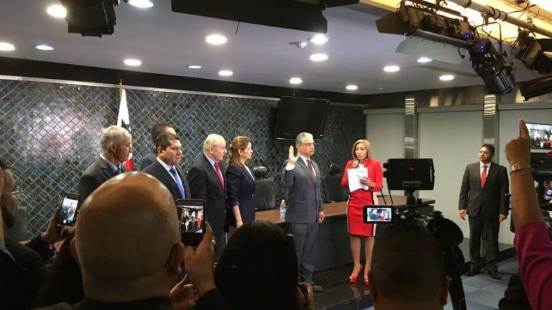 Instalan y juramentan nueva Junta Directiva de la Comisión de Credenciales
