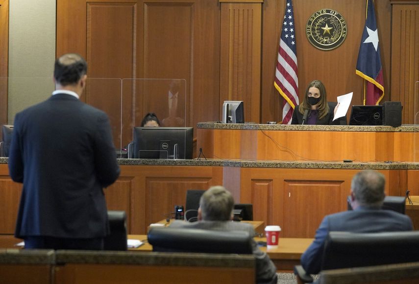 Hawkins dijo que planeaba tener audiencias mensuales.