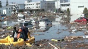 Lágrimas y oraciones en 5to aniversario de tsunami en Japón
