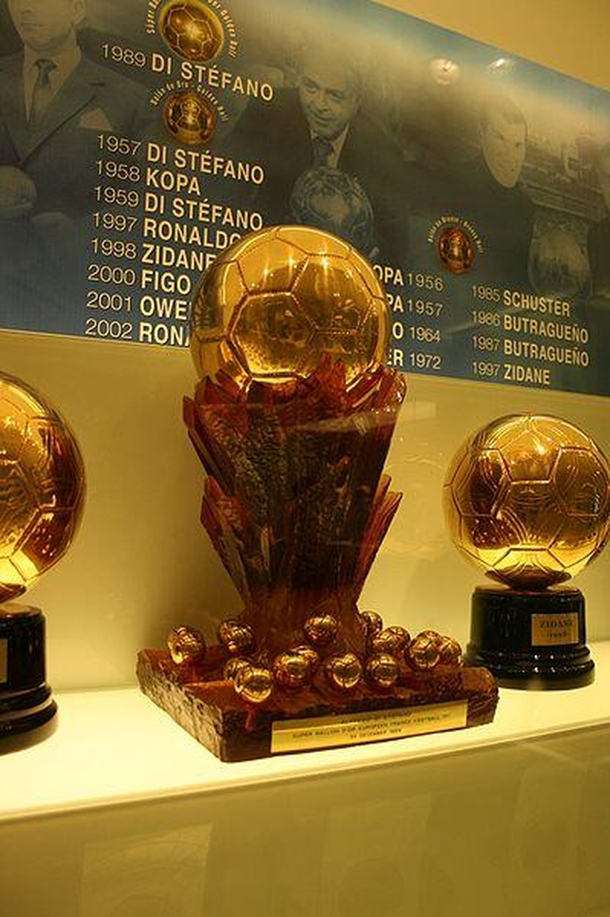 Balón de Oro 2023: La historia del Súper Balón de Oro: el trofeo que sólo  ganó Di Stéfano, fue subastado y está perdido